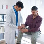orthopedist-patient-knee-pain.jpg